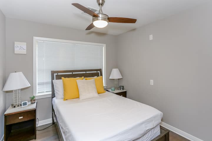 This listing is for a privacy room that fits up to 2 people on a double bed. 