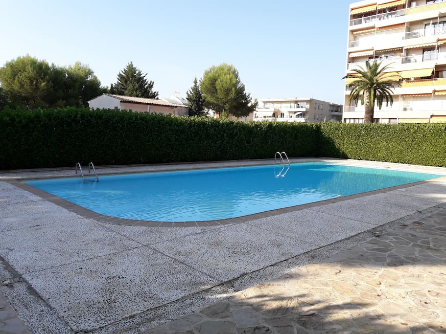 Piscine dans la résidence (19m x 9m)