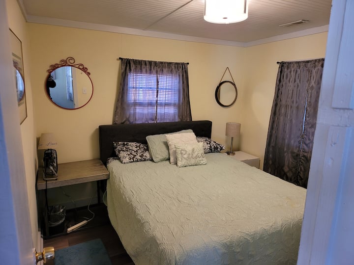 Una segunda foto del tercer dormitorio.