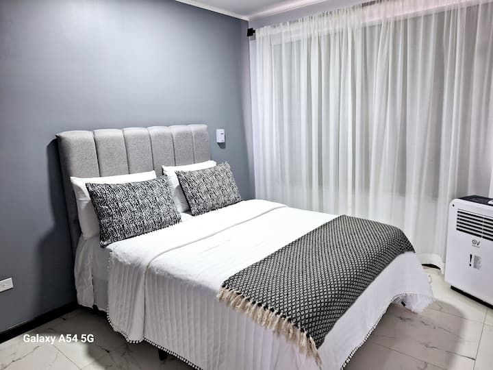 
غرفة كوستاريكا في سان إيسيدرو دي إل جنرال _ مريحة ورخيصة. حديقة شيريبو الوطنية 27 كم. سان جيراردو دي ريفاس 25 كم. شلالات نواياكا. حديقة مانويل أنطونيو الوطنية 60 كم. إطلالة جبلية.