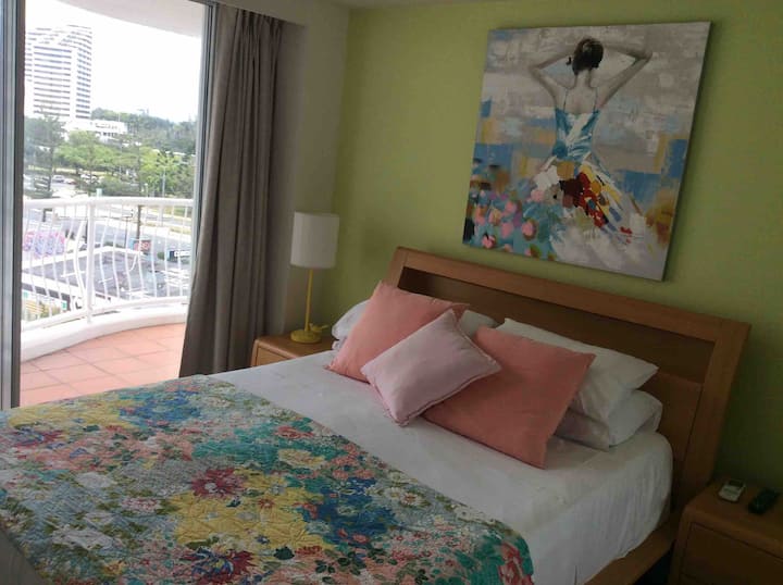 Cama queen, decoración moderna