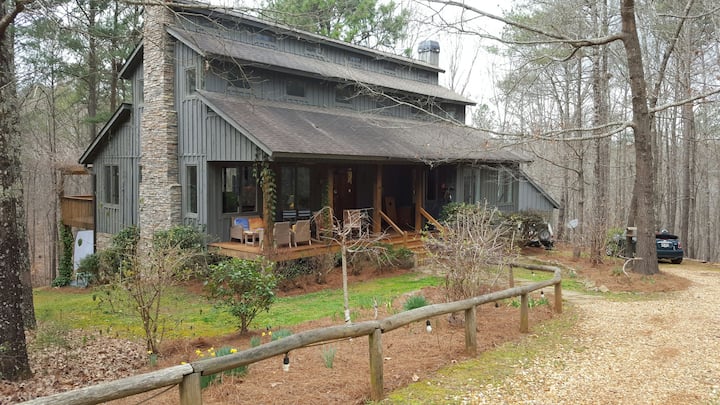 Artist's woodland home, 9 miles from Lakepoint.