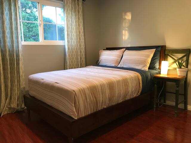 Peaceful  private room 5 Miles From Disneyland