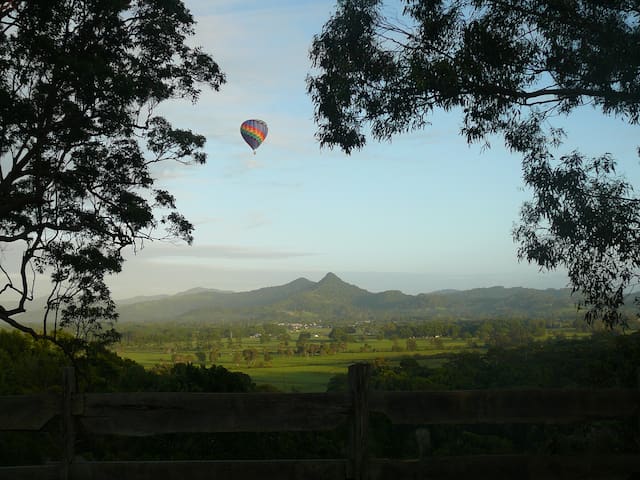 Tranquil Escape! Byron Hinterland MtChincogan view