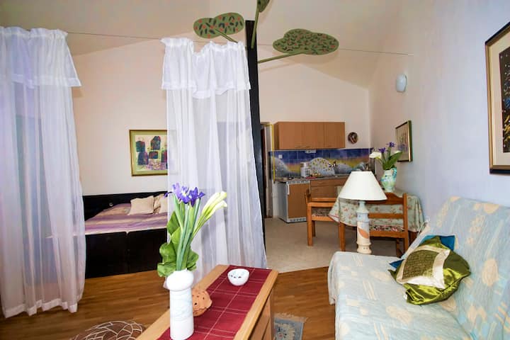 Диван за още двама души