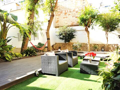 Huge House with Gardens Perfect For Groups