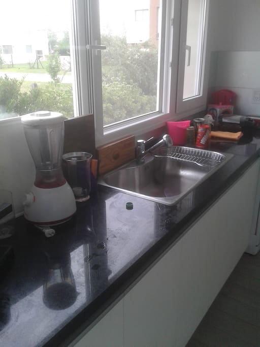 cocina amplia y moderna