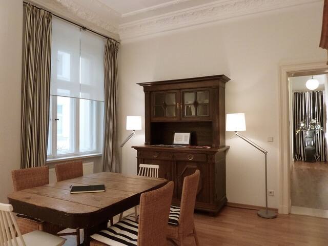 Elegant 4 Room Apartment with 2 Bathrooms gallery image 3