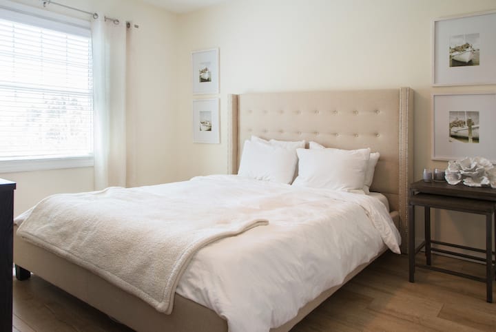 غرفة نوم ، سرير بحجم كبير