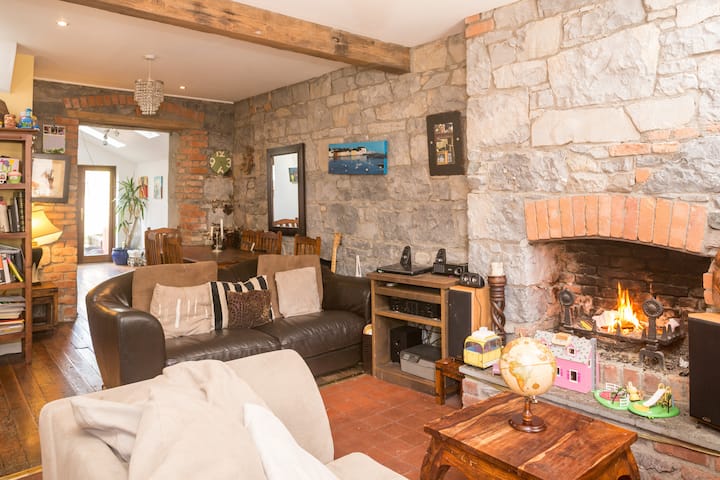 Cosy 1914  Home In Galway City Centre's West-end
