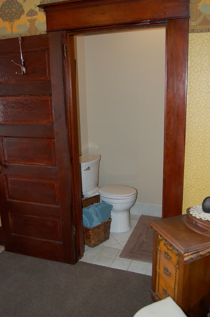 Historic Lady Florence Queen 1 Houses for Rent in Stanwood, Washington, United States Airbnb