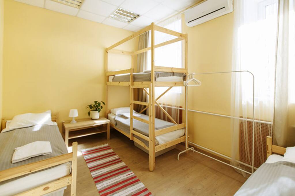 Хостел возле метро терехово. Хостел комната. Хостел на электрозаводской. Хостел метро выхино. Хостел в москве.