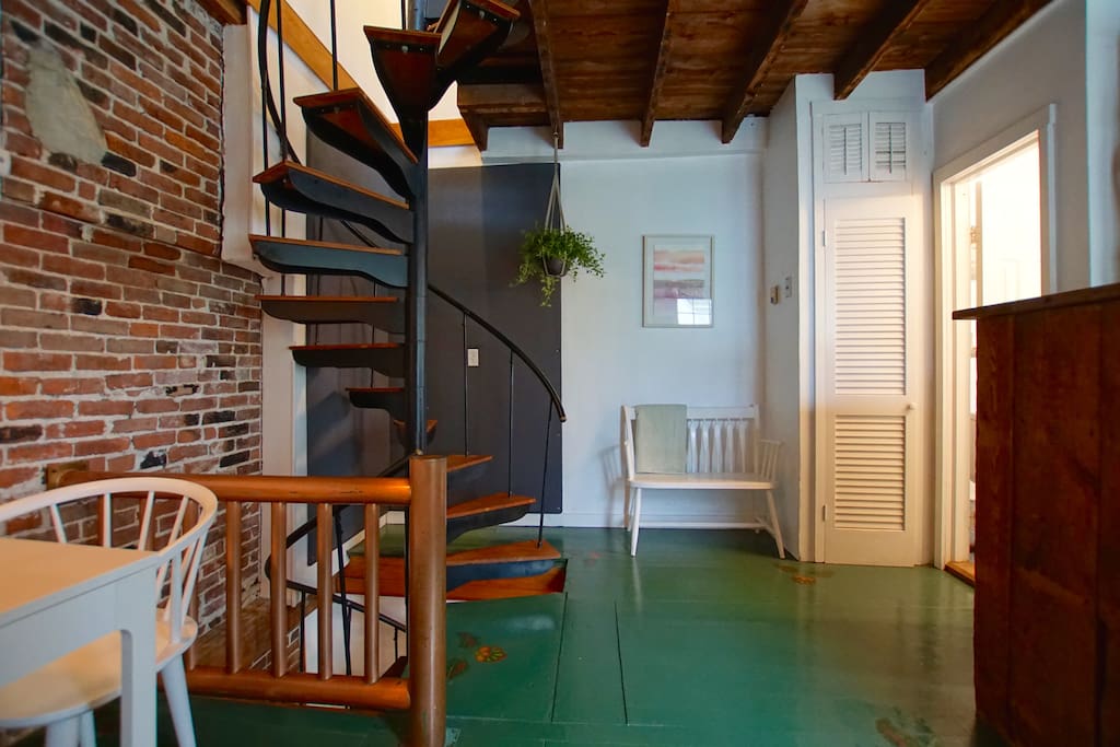 2nd Floor Entry / Dining Area