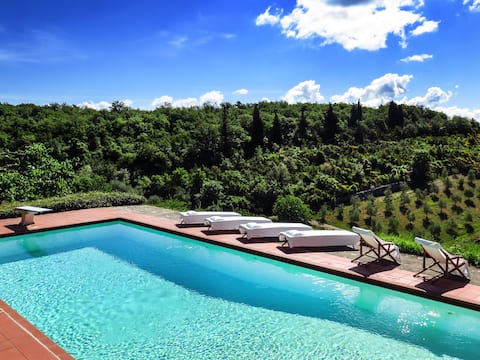 FABULOUS 6BD VILLA W STUNNING POOL IN CHIANTI!