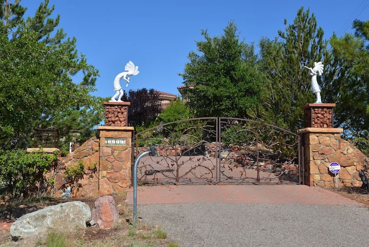 Hidden Hills Vineyard Cottage