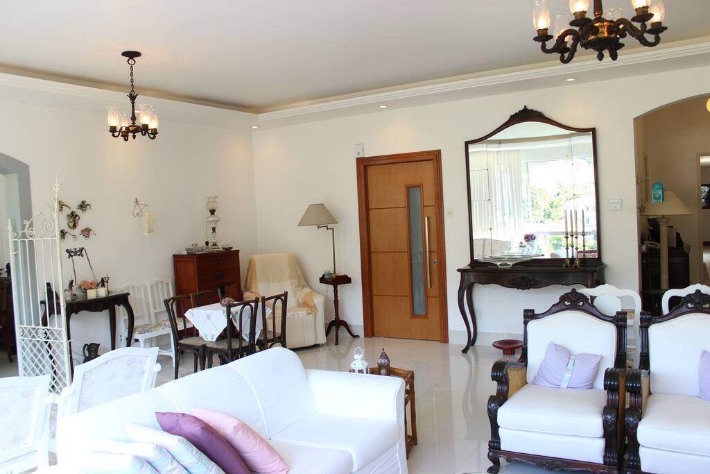 Light and airy spacious living room