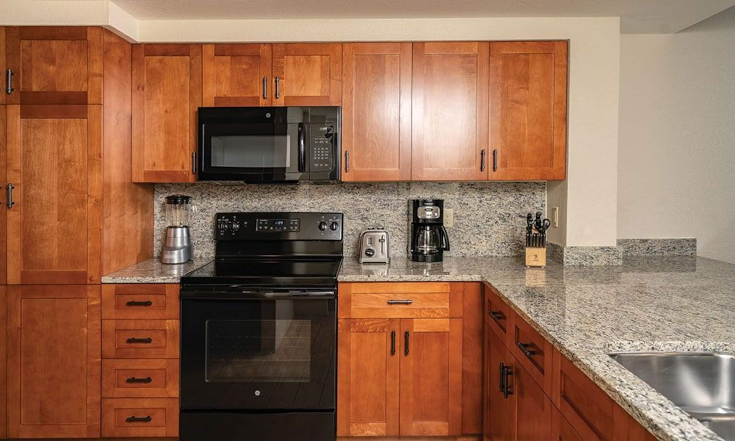 Condo in Kailua-Kona · ★4.5 · 2 bedrooms · 4 beds · 2 shared baths - Image 11