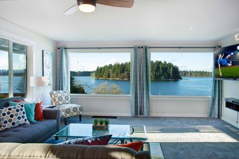 Lake front Hm w/private dock & beach