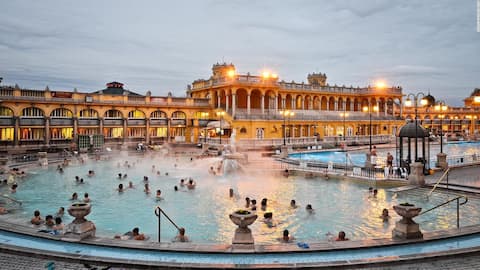 Heroes square Loft apt next to Thermal spa w A/C