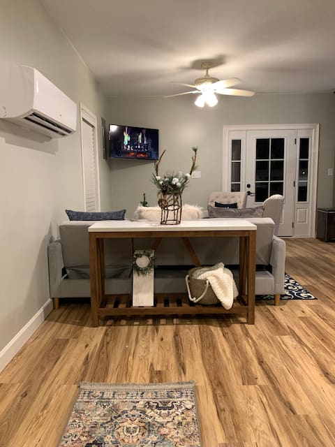 Downtown Tuscumbia Carriage House - Full Kitchen