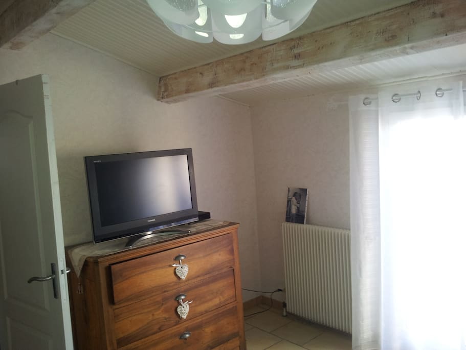 grande commode tv et wifi