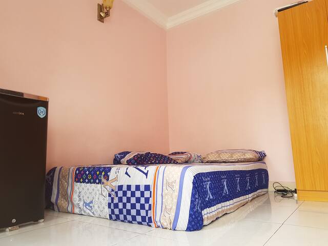 Lakeview Studio Apartment