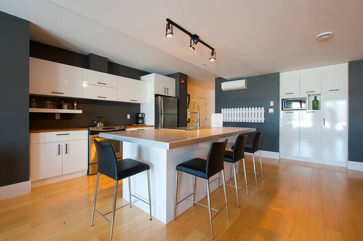 303 – Lofts St-Joseph – Par Les Lofts Vieux-QC gallery image 3