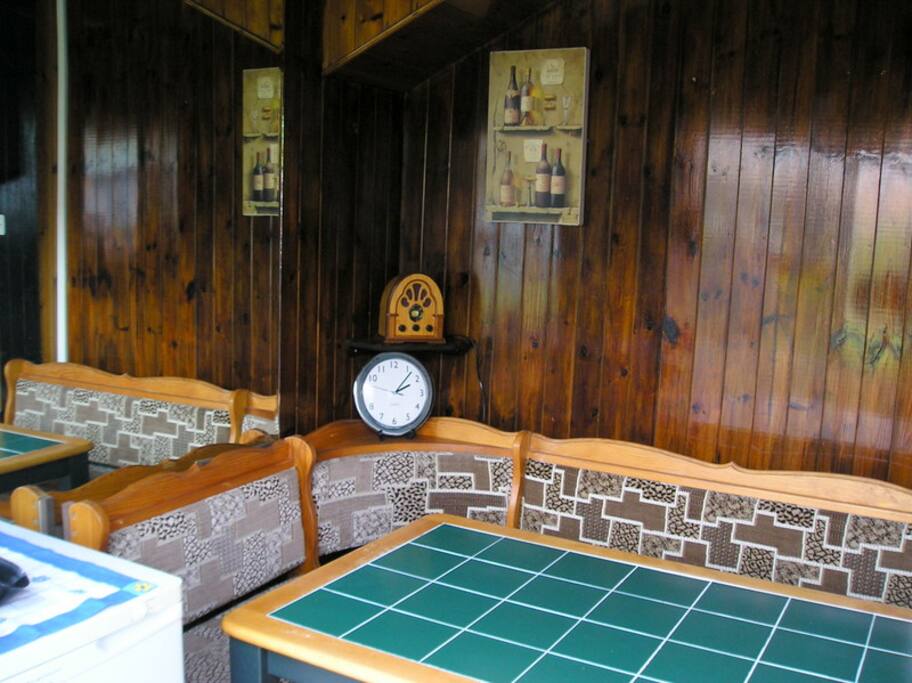 Kitchen diner.