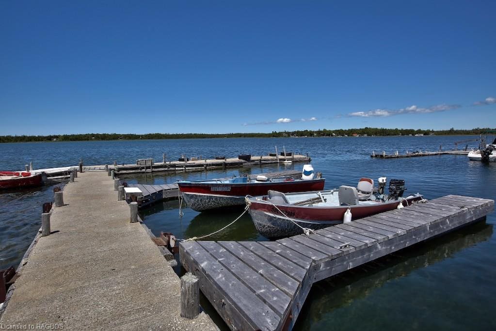 Small Marina on site, great fishing & boating, bring your water toys