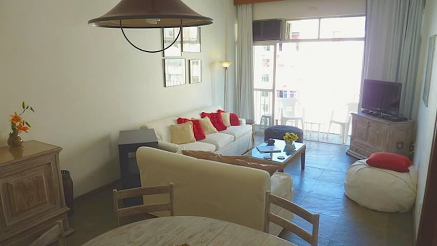 AWESOME view 3 bed apt in LEBLON gallery image 2