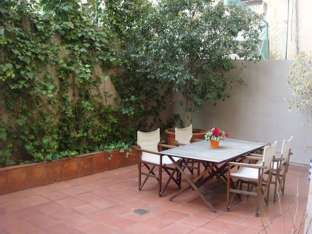 VIVIENDA AJARDINADA EN BCN-HUTB005942