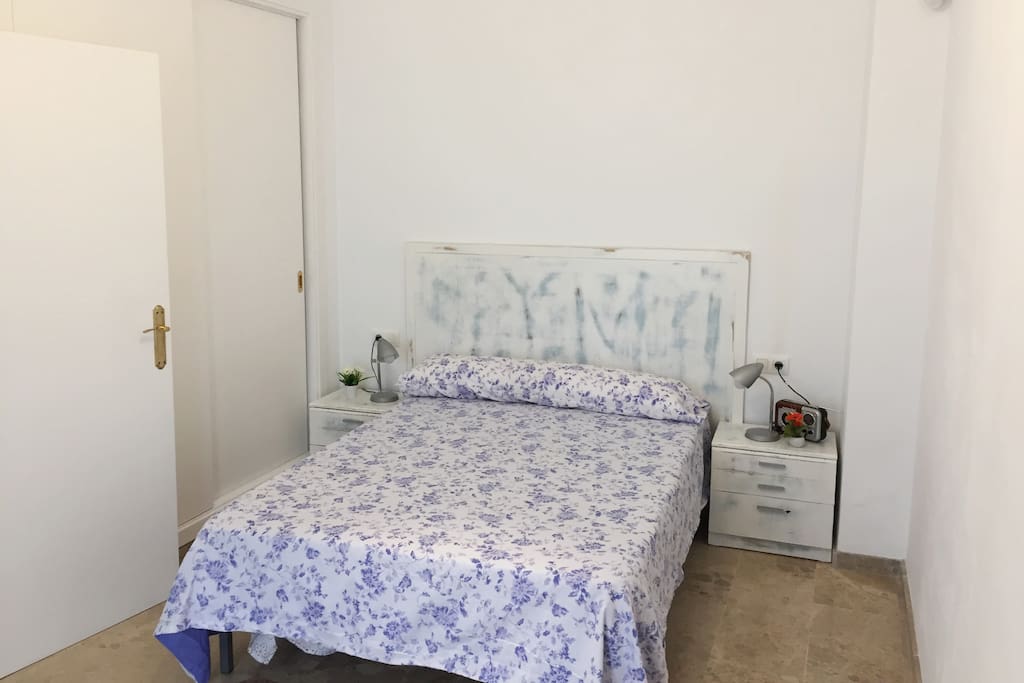 Dormitorio con Patio interior