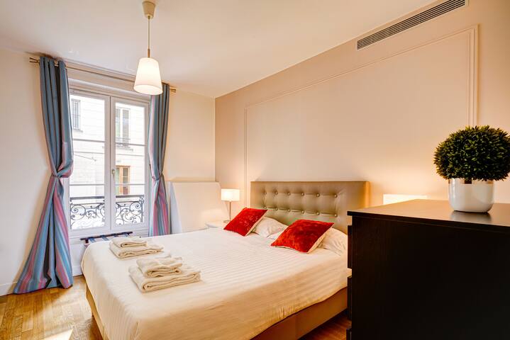 Apartments Du Louvre managed Airbnb listing 1