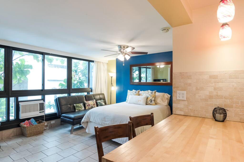 Open layout - from the kitchen to the main room