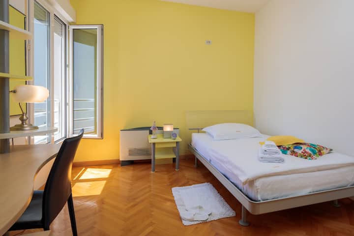 חדר שינה צהוב (מיטה 120x200)