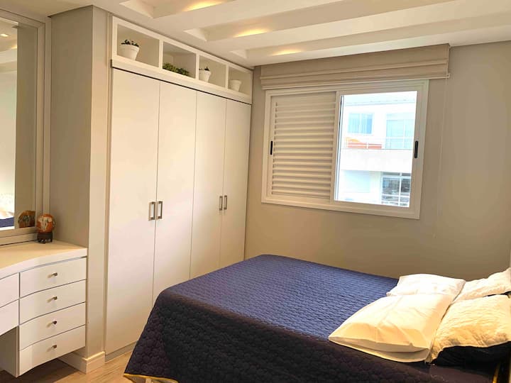 סוויטה 2 , קומה תחתונה 
מיטת קזאל, ארון מובנה, מיזוג אוויר, שירותים עם מקלחת גז.