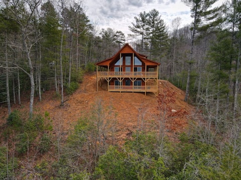 《《 BRAND NEW 》》
VIEWS, HOT TUB, FIRE PIT, EXTRAS!