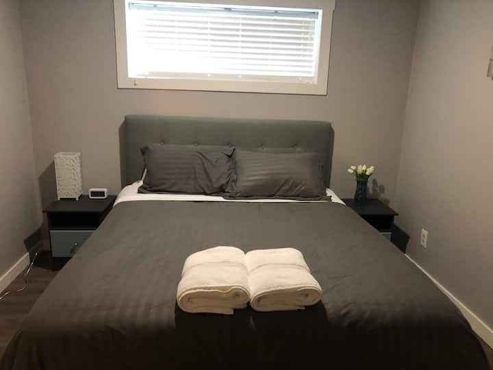 Main bedroom with Queen bed. 