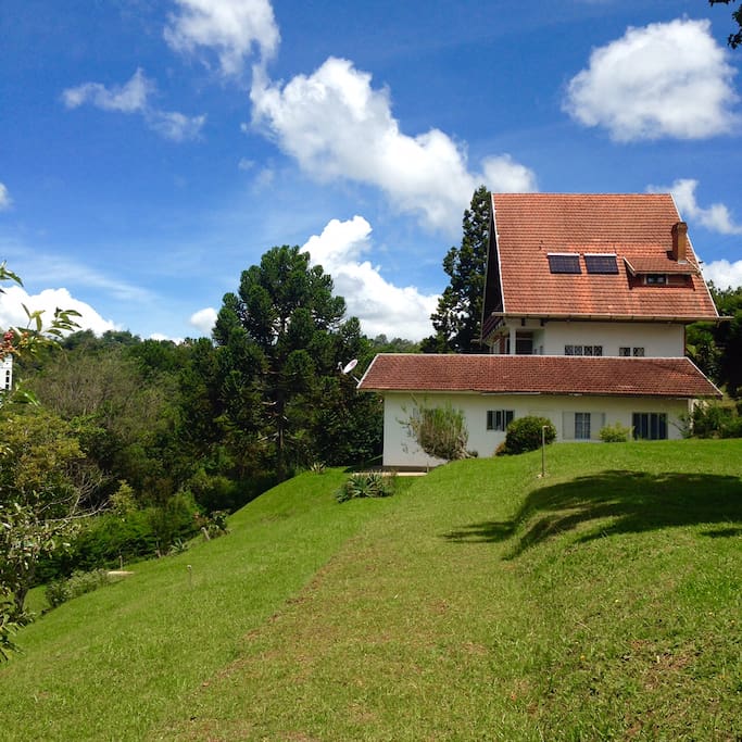 Casa da caseira próxima à casa principal.