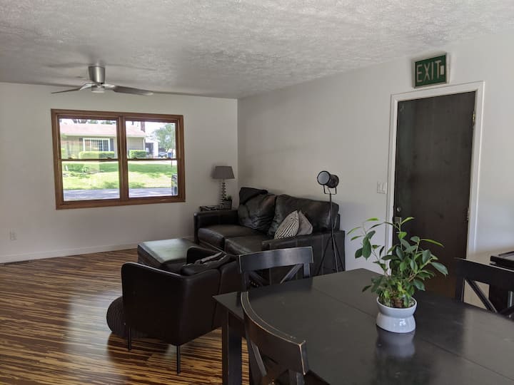 Spacious, Unique 3-bdrm Home with Hot Tub.
