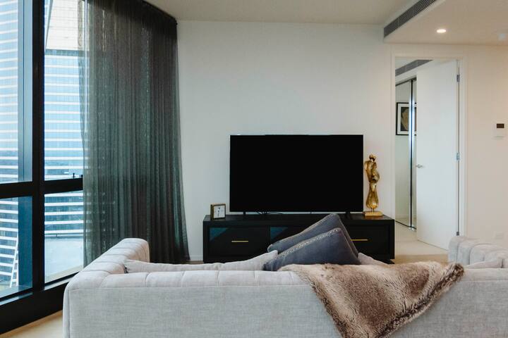 Luxury Apartment in Australia’s Tallest Building gallery image 5