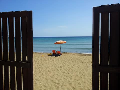 Top Airbnb: Window overlooking the sea a Noto
