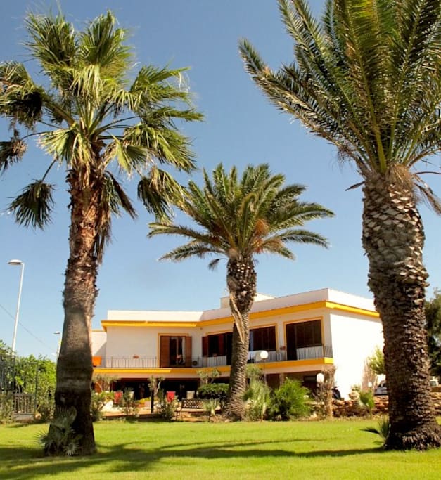 OUTDOOR VILLA