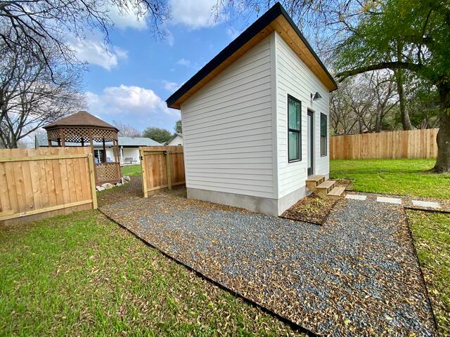 2 House Compound! 7Bedroom – PingPong – Yard Games gallery image 4