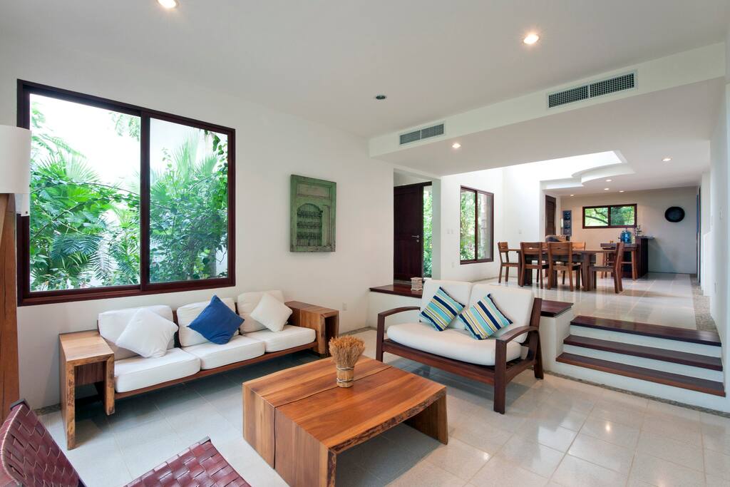 Comfy and elegant living room with a view to the ocean