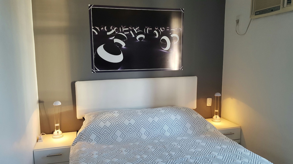 2. spavaća soba s klima-uređajem, stropnim ventilatorom i pametnim TV-om (42"kabelska televizija)/ 2. spavaća soba s klima-uređajem, stropnim ventilatorom i kabelskom televizijom od 42"