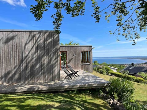 Sunny, modern little house with a view in Båstad