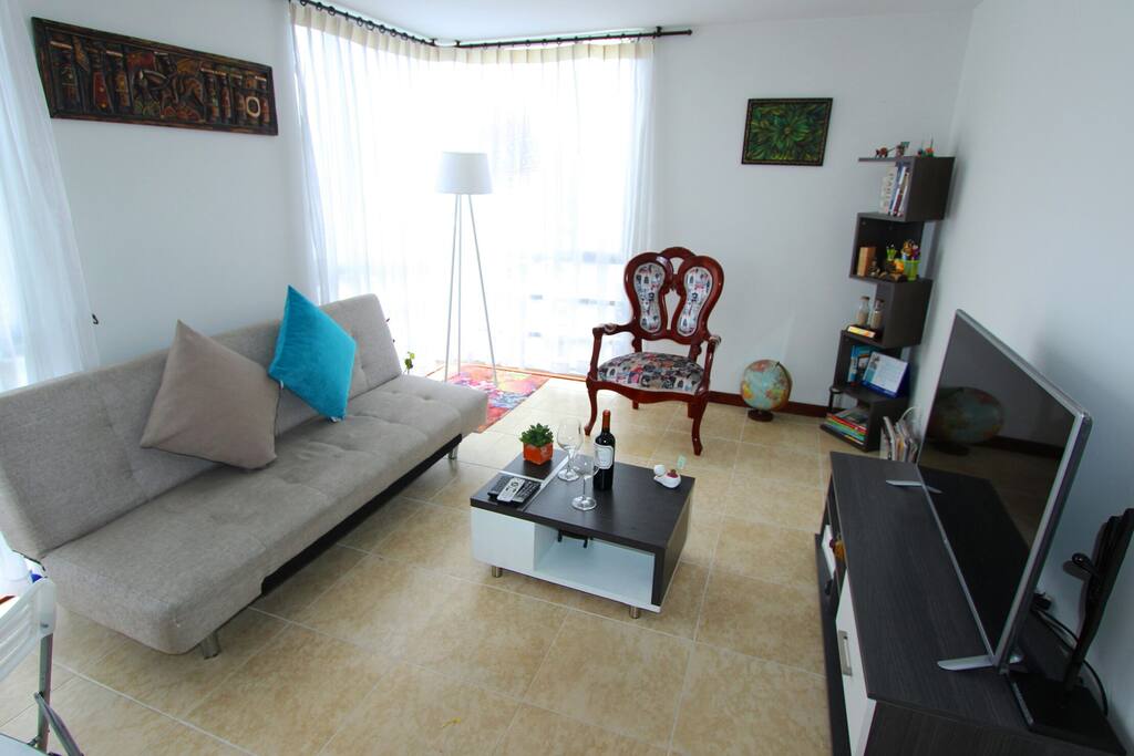 La sala cuenta con sofacama y tv.
servicio de Internet wifi y Netflix