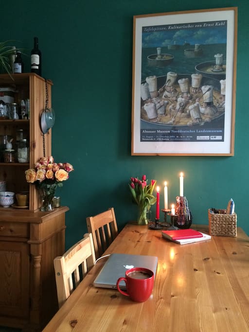 großartiger Tisch mit viel Platz / great table with a lot of space
