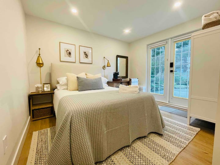 Balmoral Beach Vacation Rentals & Homes British Columbia, Canada Airbnb